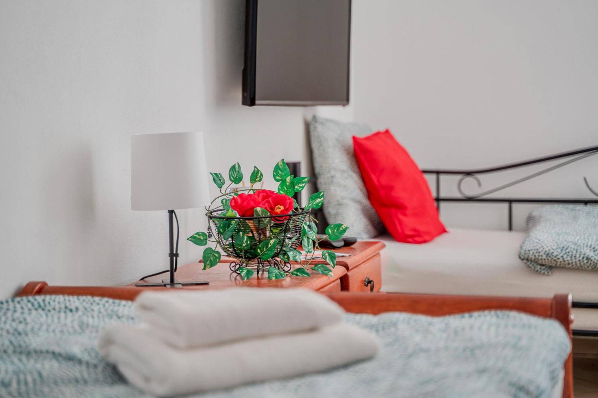 Hotel Ostende Chocerady Ngoại thất bức ảnh