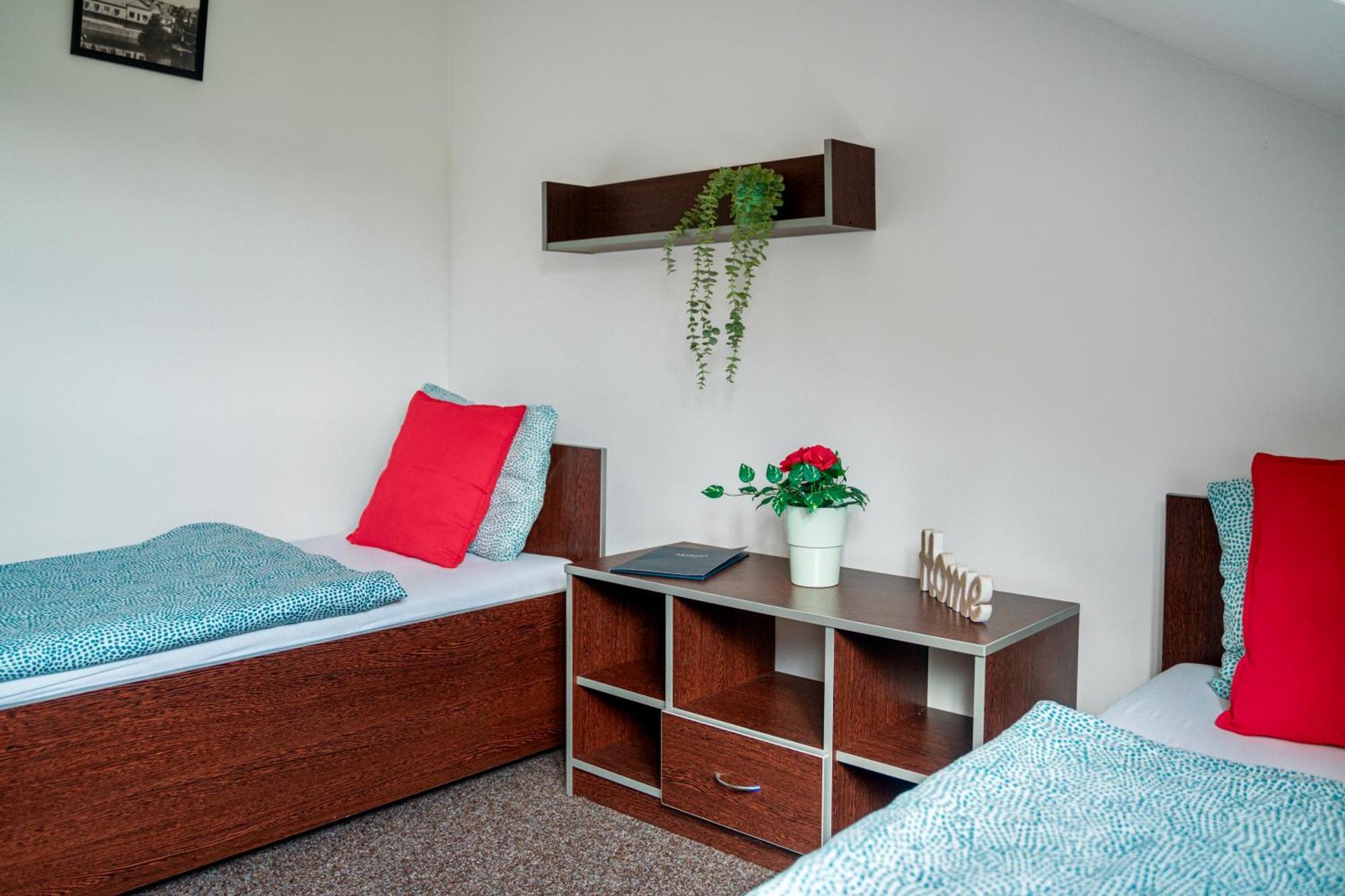Hotel Ostende Chocerady Ngoại thất bức ảnh