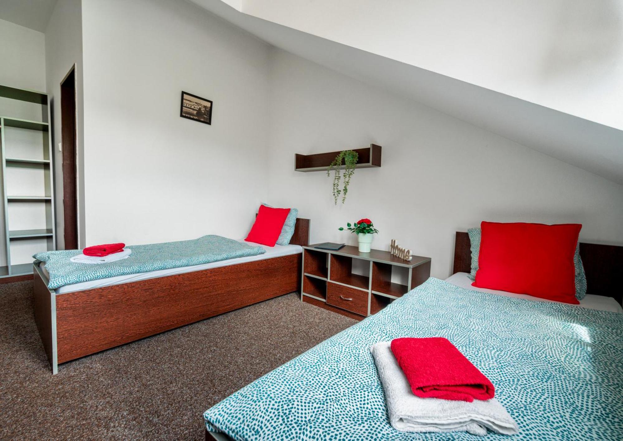 Hotel Ostende Chocerady Ngoại thất bức ảnh