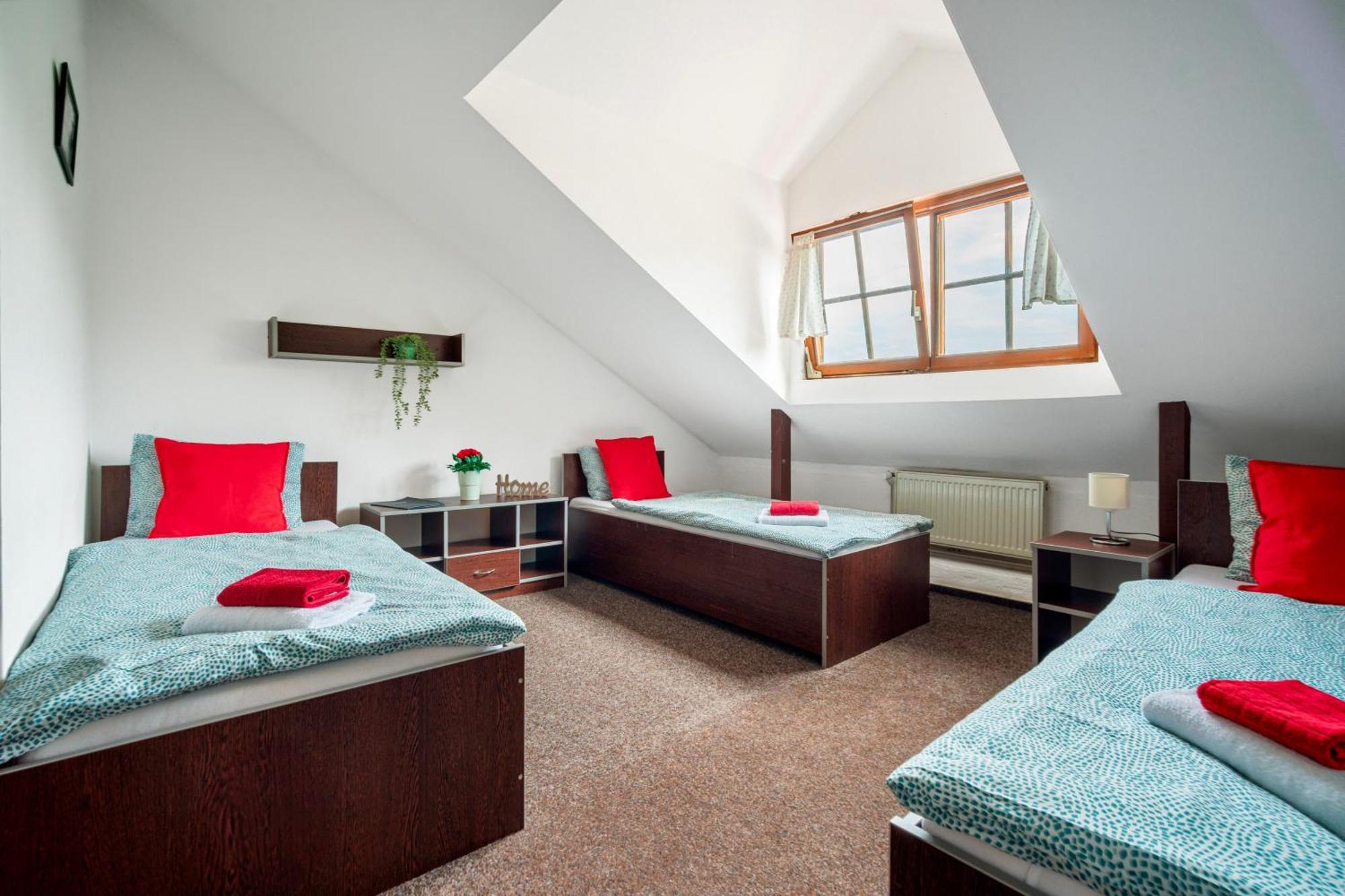 Hotel Ostende Chocerady Ngoại thất bức ảnh