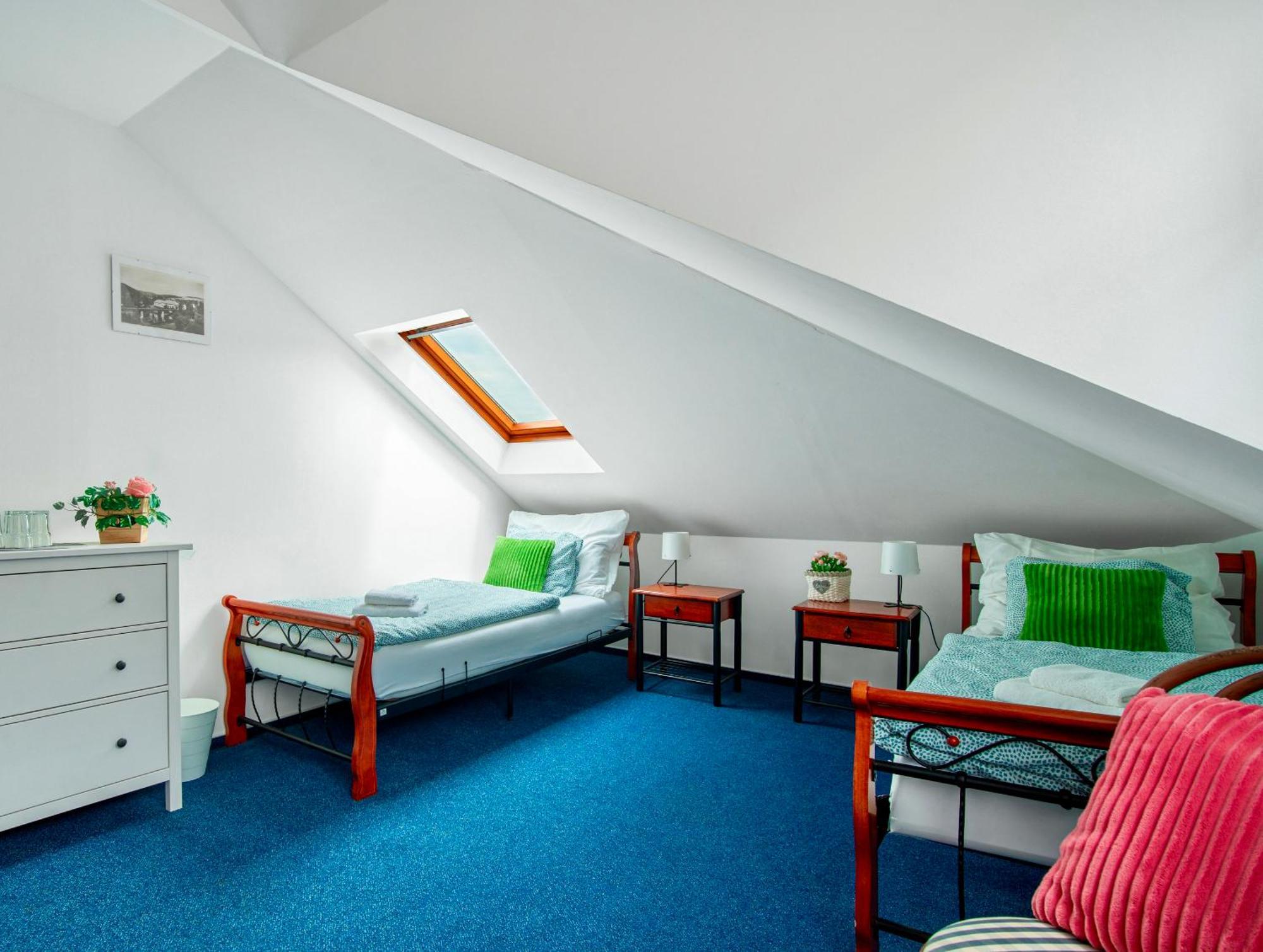 Hotel Ostende Chocerady Ngoại thất bức ảnh