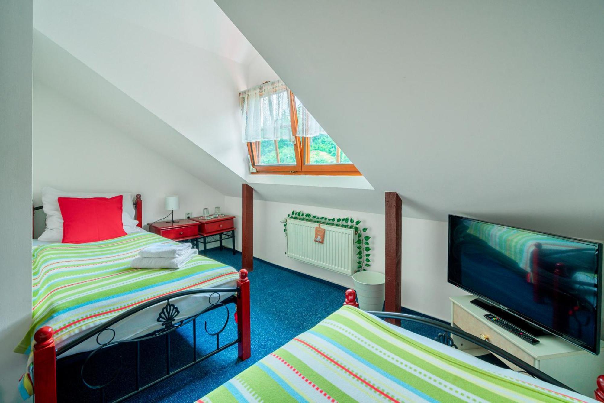 Hotel Ostende Chocerady Ngoại thất bức ảnh