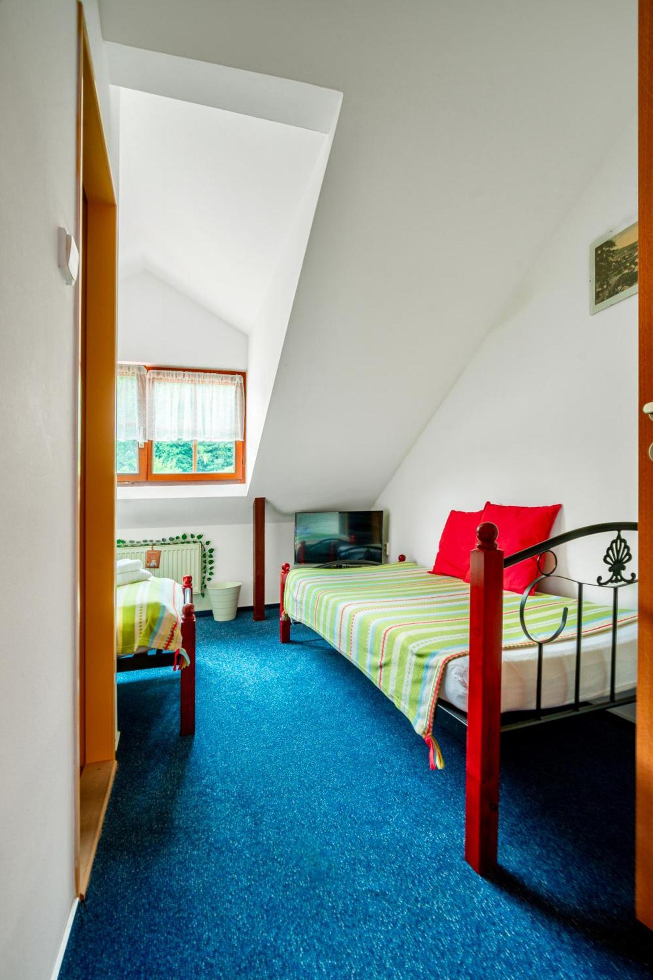 Hotel Ostende Chocerady Ngoại thất bức ảnh