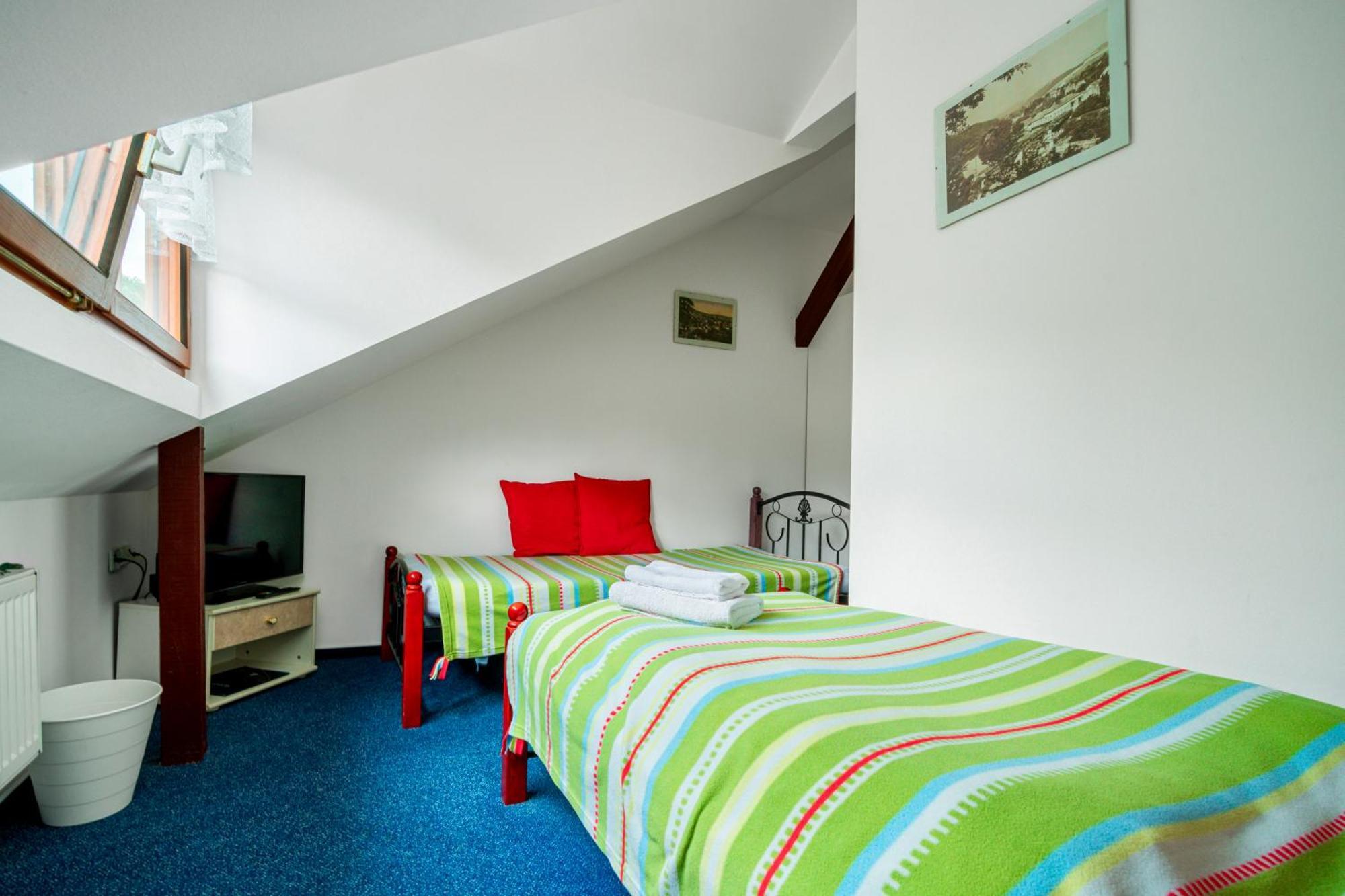 Hotel Ostende Chocerady Ngoại thất bức ảnh