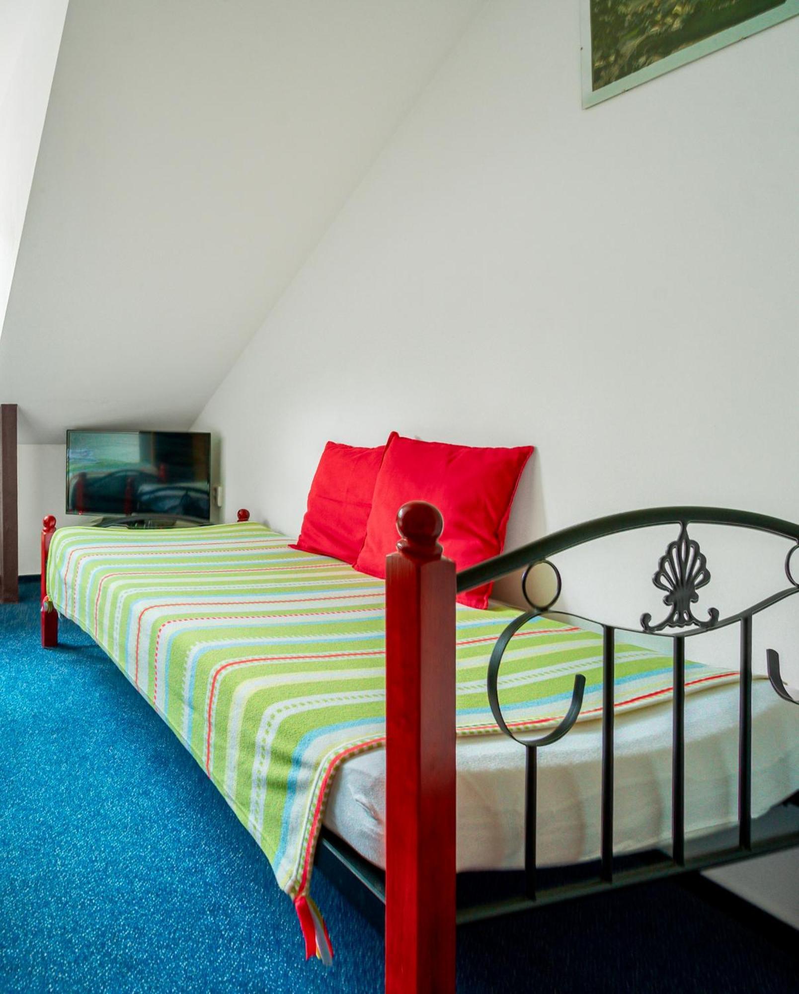 Hotel Ostende Chocerady Ngoại thất bức ảnh