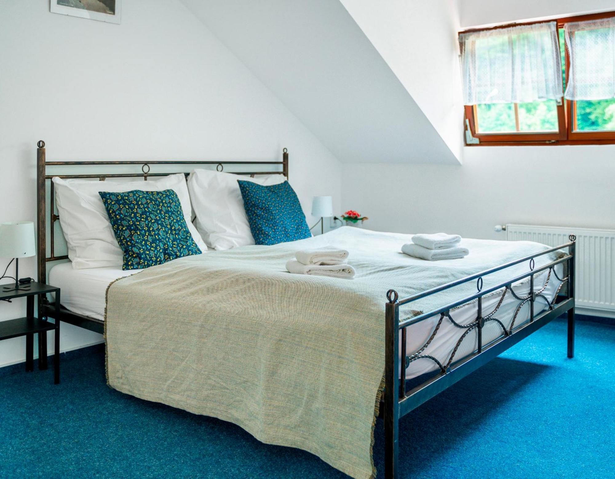 Hotel Ostende Chocerady Ngoại thất bức ảnh