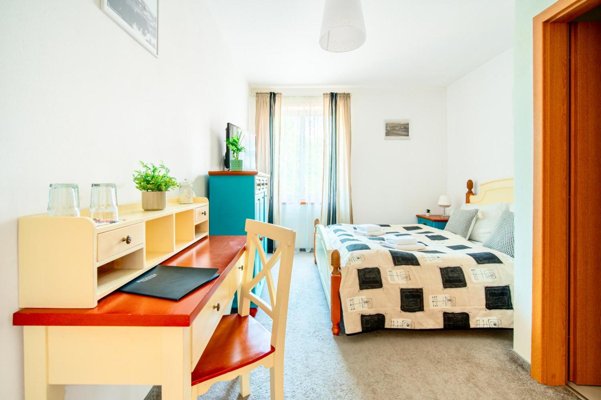 Hotel Ostende Chocerady Ngoại thất bức ảnh